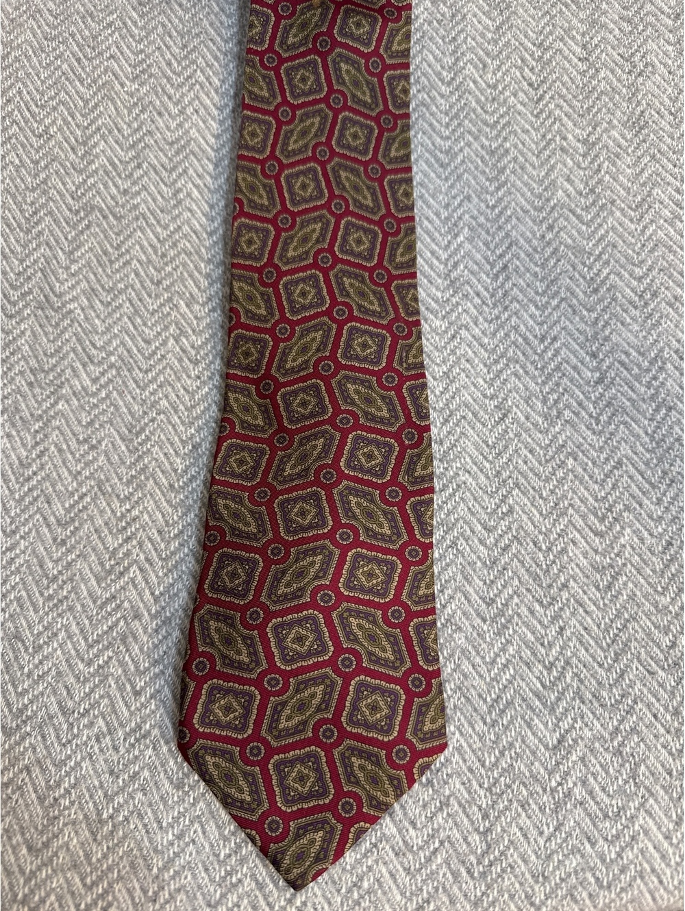 Evan Picone Men's Silk Tie with Geometric Pattern